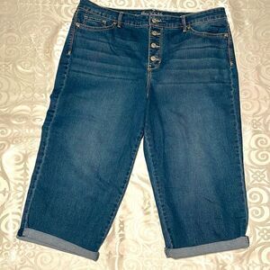 Gloria Vanderbilt All-around Slimming Effect button fly Rail Straight crops 16